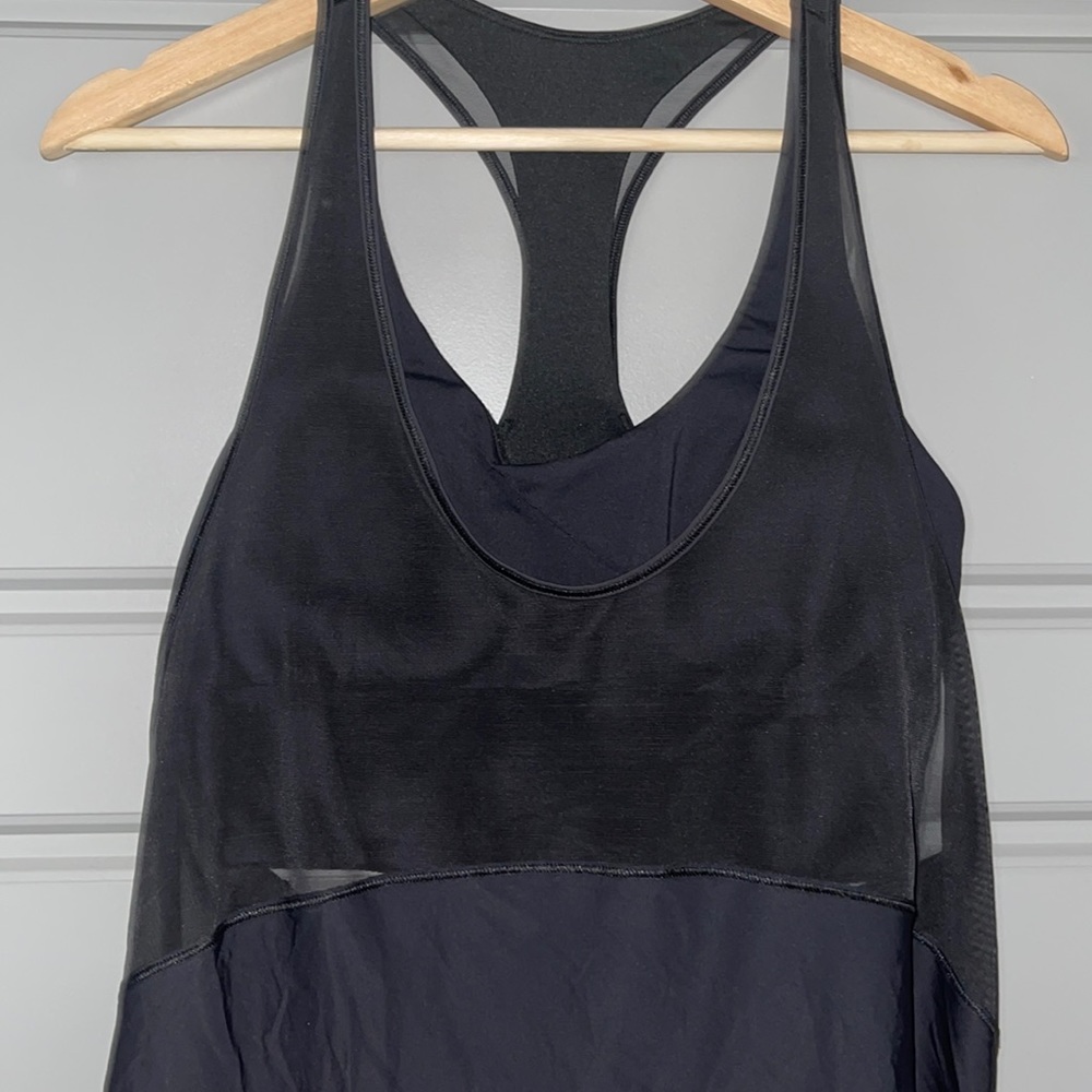 🖤🍋 lululemon black tanktop with built-in bra